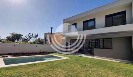 Maravilhosa casa à venda no Condomínio Ville Sainte Helene