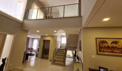 Casa à Venda no Condomínio Alphaville Dom Pedro em Campinas: Fino acabamento, amplos cômodos, iluminação e ventilação natural excelente, elevador