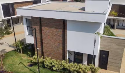 Casa Duplex Nova e Geminada à Venda no Condomínio Lagoa Sky House no Taquaral em Campinas. Região da Lagoa Taquaral