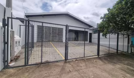 Casa Comercial para Alugar na Av. José Bonifácio.  Região da Padaria Abelha Gulosa. Excelente localização
