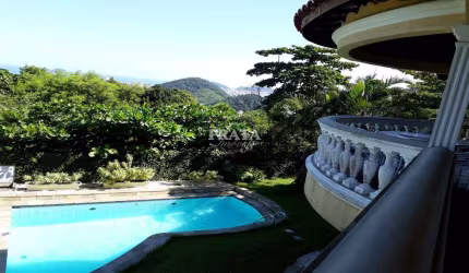 ENSEADA GUARUJÁ CASA  COLONIAL CONDOMÍNIO FECHADO