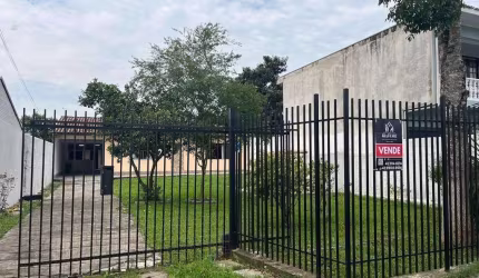 Casa com amplo terreno ao lado do Centro de Piraquara