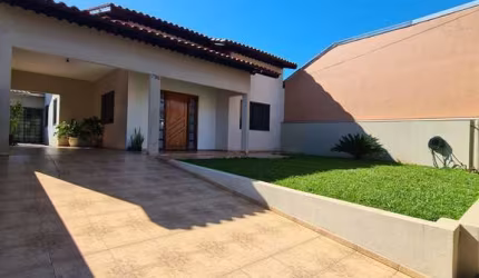 Casa com suíte no centro