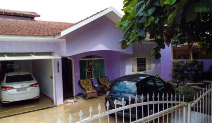 Casa com Suíte e Área de Festa ao lado do centro