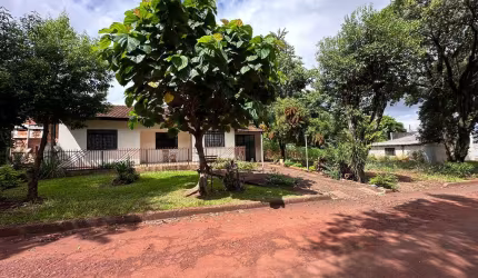 Casa, Sala Comercial e Terreno