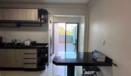 Lindo apartamento no centro próximo a Prefeitura com 2 suítes e um lavabo.