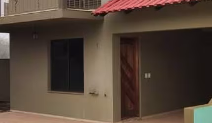 Sobrado, no condomínio Residencial Everest, centro, com 1suíte, 2 quartos e sobra de terreno.