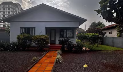 Casa  no Centro com 04 quartos