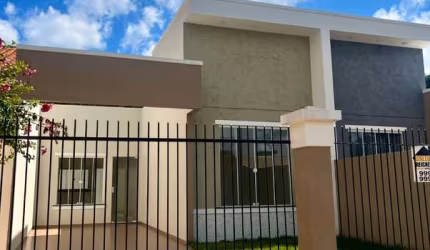 Casa com 2 Quartos e Sobra de Terreno à Venda