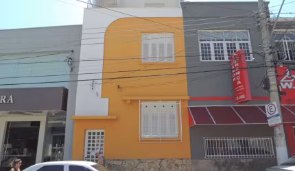 Casa com 4 quartos à venda no Centro, Guaratinguetá  por R$ 800.000