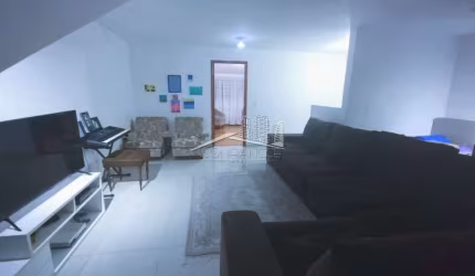 Casa com 4 quartos à venda na Rua Ariosvaldo Moreira, Cajuru, Curitiba por R$ 810.000