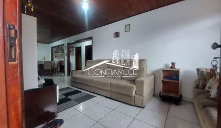 Casa com 4 quartos à venda na Rua João Pinto Martins, Guaraituba, Colombo, 200 m2 por R$ 490.000