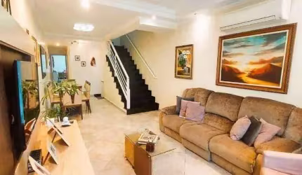 !OPORTUNIDADE! LINDA CASA com 228m² ÚTEIS - 04 DORMITÓRIOS sendo 03 SUÍTES + OFFICE - PISCINA - SOLARIUM - ÁREA GOURMET - 02 VAGAS por R$ 1.299M
