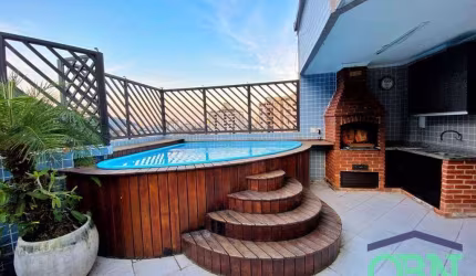 !!!OPORTUNIDADE!!! LINDA COBERTURA DUPLEX com 207m² ÚTEIS - 03 DORM. sendo 01 SUÍTE - ESPAÇO GOURMET/CHURRASQUEIRA + PISCINA- 02 VAGAS por R$ 799 MIL