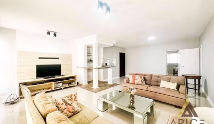 !!!OPORTUNIDADE!!! ÓTIMO APARTAMENTO PADRÃO com 176m² ÚTEIS - 03 DORMITÓRIOS sendo 01 SUÍTE - 04 W.C - ESPAÇO GOURMET - 01 VAGA DEMARCADA - GONZAGA