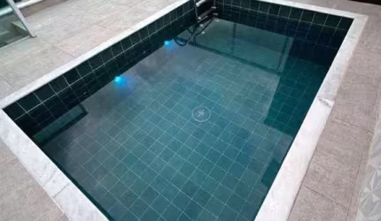 Casa Sobreposta com 3 dormitórios e 3 suítes com piscina - Boqueirão / Santos Embaré - Santos/SP