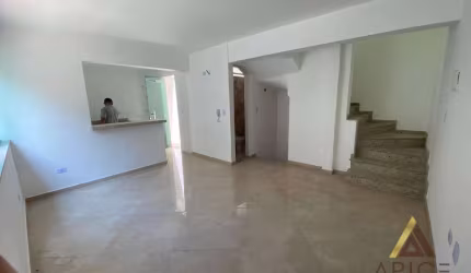 Casa Alta à Venda - 2 Dormitórios (2 Suítes), Garagem e Área Construída de 105 m² - Campo Grande, Santos/SP