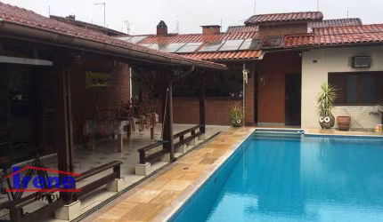 Linda casa 2 quadras da praia, com edícula, piscina 10 x 4,5 metros - Itanhaém/SP