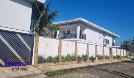 Linda casa alto padrão, lado praia, 100 metros do mar.
