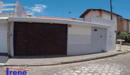 Casa com três dormitórios na primeira quadra da praia no Suarão