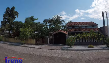 Entre a beleza do campo, e o clima agradável da Praia, fique com os dois !!! Documentação toda OK pra financiamento!!!