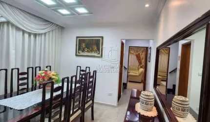 Sobrado a venda no bairro Parque Marajoara em Santo André. Sendo 198 m² de área construída, valor de R$ 675.000,00