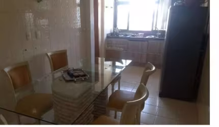 Na Geral de Coqueiros Excelente apartamento de três dormitórios - AP1080