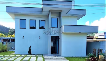 Casa com 4 quartos, Praia da Lagoinha, Ubatuba - R$ 1.75 mi, Cod: 2234