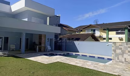 Casa com 4 dorms, Praia da Lagoinha, Ubatuba - R$ 2.2 mi, Cod: 2241