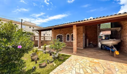Casa com 5 quartos, Praia da Maranduba, Ubatuba - R$ 750 mil, Cod: 2527