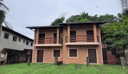 Casa com 4 quartos, Praia da Lagoinha, Ubatuba - R$ 900 mil, Cod: 1698