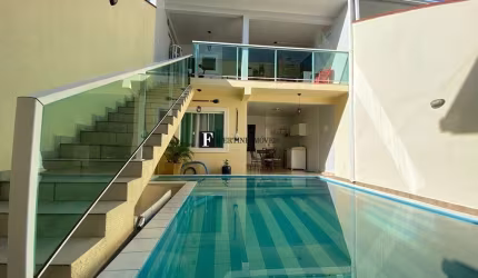 Sobrado com piscina faixa mar - Shangri-la
