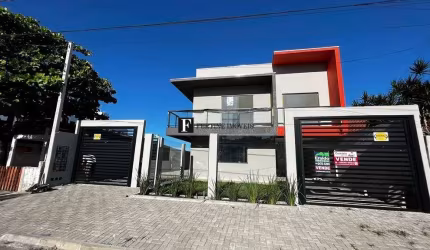 Sobrado de alto padrão próximo ao mar