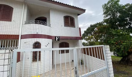 Sobrado de esquina a venda em Matinhos