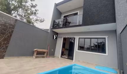 Sobrado novo em Praia de Leste com Piscina