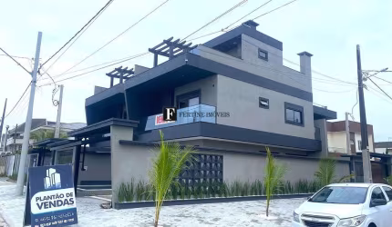 Triplex alto padrão frente mar em Praia de Leste