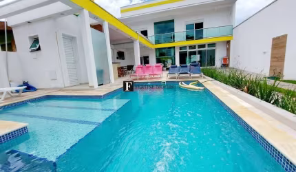 Sobrado de luxo com 4 suítes e piscina no Atami