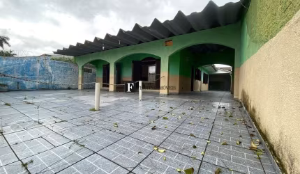 Casa com 4 quartos no centro de Ipanema - PR.
