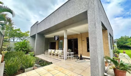 Casa em monções com 4 suítes