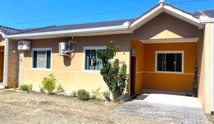 Casa em condomínio perto do mar em Matinhos