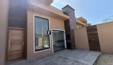 Casa com 03 quartos em Matinhos