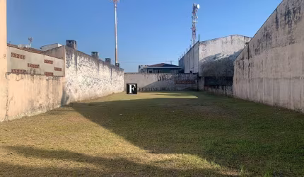 Terreno limpo a 300 metros do mar