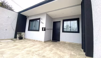 Casa com 02 quartos no coração de praia de leste