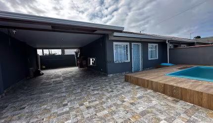 Casa com piscina em Matinhos