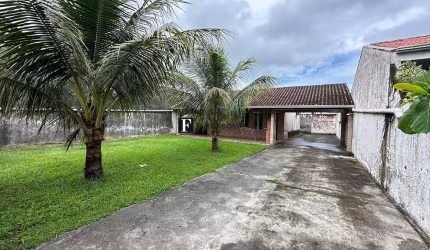 Casa a venda quadra mar Balneário Marissol