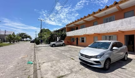Apartamento na quadra do mar em Praia de Leste
