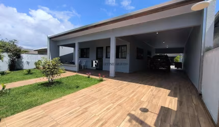 Casa com edícula a venda em Praia de Leste