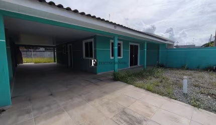 Casa com amplo espaço de terreno Santa Terezinha