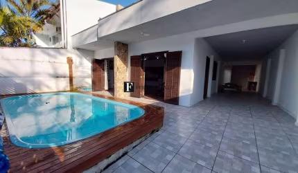 Casa com 04 quartos com piscina em Canoas
