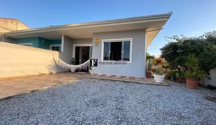 Casa de esquina na faixa do mar - Canoas